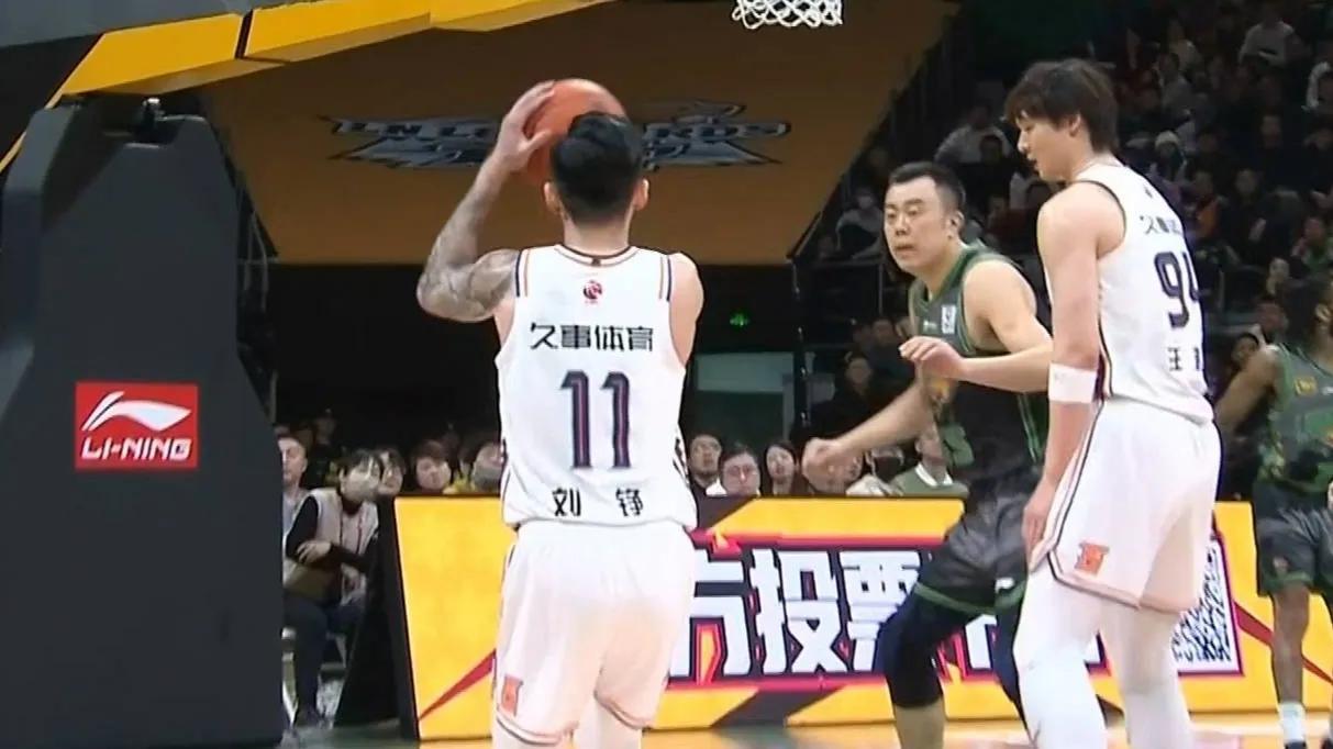 包含激战场面惊心动魄，强队实力展现无疑的词条